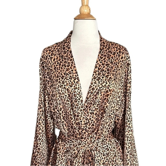 MORGAN TAYLOR Intimates Silky Animal Print Wrap Robe Layer Topper Jacket Size XL - Picture 3 of 16